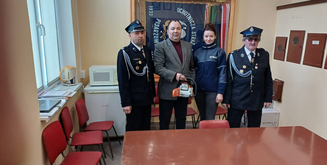 Przekazanie miało miejsce w OSP Pisarzowice