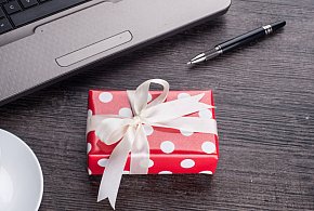 Świąteczna paczka może stać się problemem. Skarbówka patrzy z ukrycia-18237